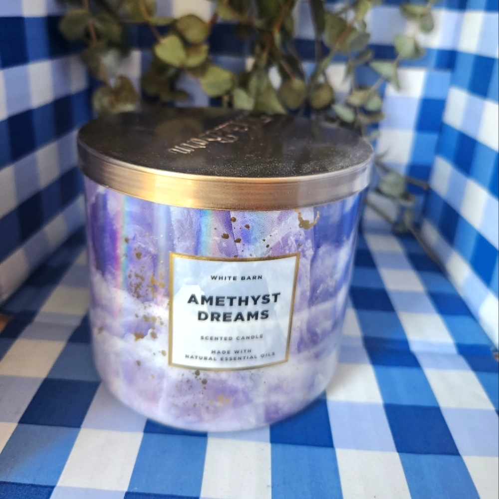 Bath and body works 3 wick candle.